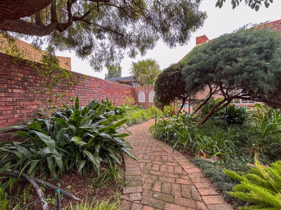 4 Bedroom Property for Sale in Van Der Hoff Park North West